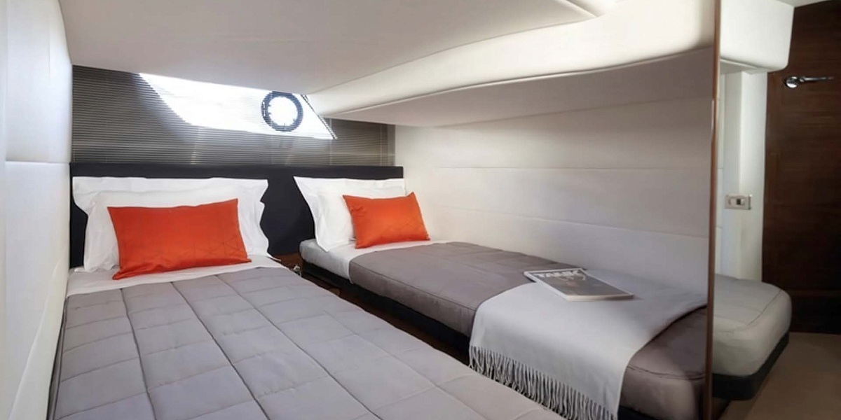 Аренда яхты Princess V39 на Пхукете | Extremalov Group